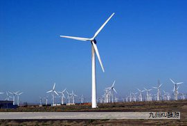 光伏发电以高效将光能转化为电能为目标，其核心在于光伏效应。光伏电池构成了这一过程的关键器件，当光照射到PN结时，内置电场驱动电子与空穴分离，形成电流输出。这种清洁、可再生的能源转换方式，正在成为未来能源结构的重要组成。