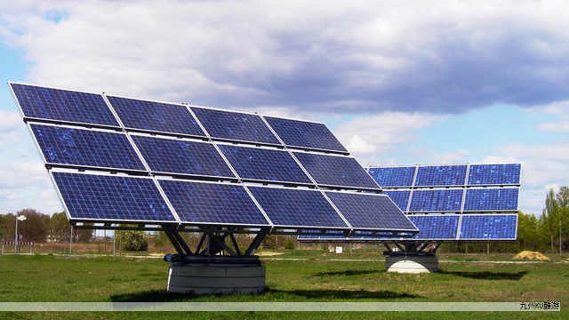 光伏发电通过直接将太阳辐射转化为电能,已成为当前太阳能利用的主流方式。分布式光伏以就近发电、就近并网、就近转化、就近使用为原则,能够提升同等规模光伏电站的利用效率,降低输配电损耗与系统成本,同时也对并网稳定性和电网安全提出更高要求,光伏逆变器的性能与可靠性成为关键环节之一。 光伏发电通过直接将太阳辐射转化为电能,已成为当前太阳能利用的主流方式。分布式光伏以就近发电、就近并网、就近转化、就近使用为原则,能够提升同等规模光伏电站的利用效率,降低输配电损耗与系统成本,同时也对并网稳定性和电网安全提出更高要求,光伏逆变器的性能与可靠性成为关键环节之一。