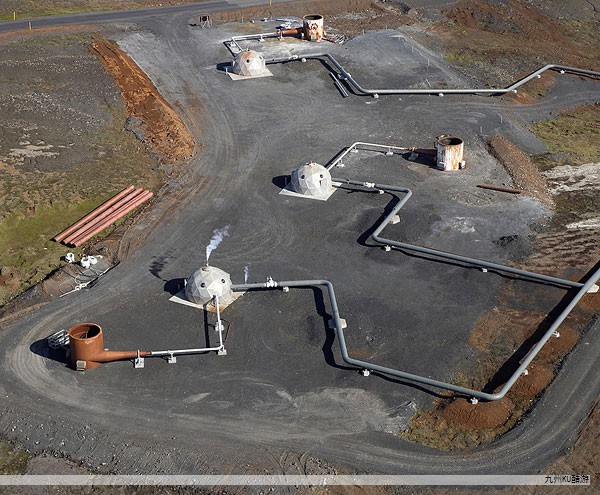 核能在全球能源结构转型中具有重要作用。核能是通过原子核反应释放的能量,属于低碳、洁净的能源形式,能够在不依赖化石燃料的情况下提供稳定的电力。与传统化石能源相比,核能的能量密度极高,单位燃料即可释放大量能量,显著减少燃料消耗和资源压力。 核能在全球能源结构转型中具有重要作用。核能是通过原子核反应释放的能量,属于低碳、洁净的能源形式,能够在不依赖化石燃料的情况下提供稳定的电力。与传统化石能源相比,核能的能量密度极高,单位燃料即可释放大量能量,显著减少燃料消耗和资源压力。