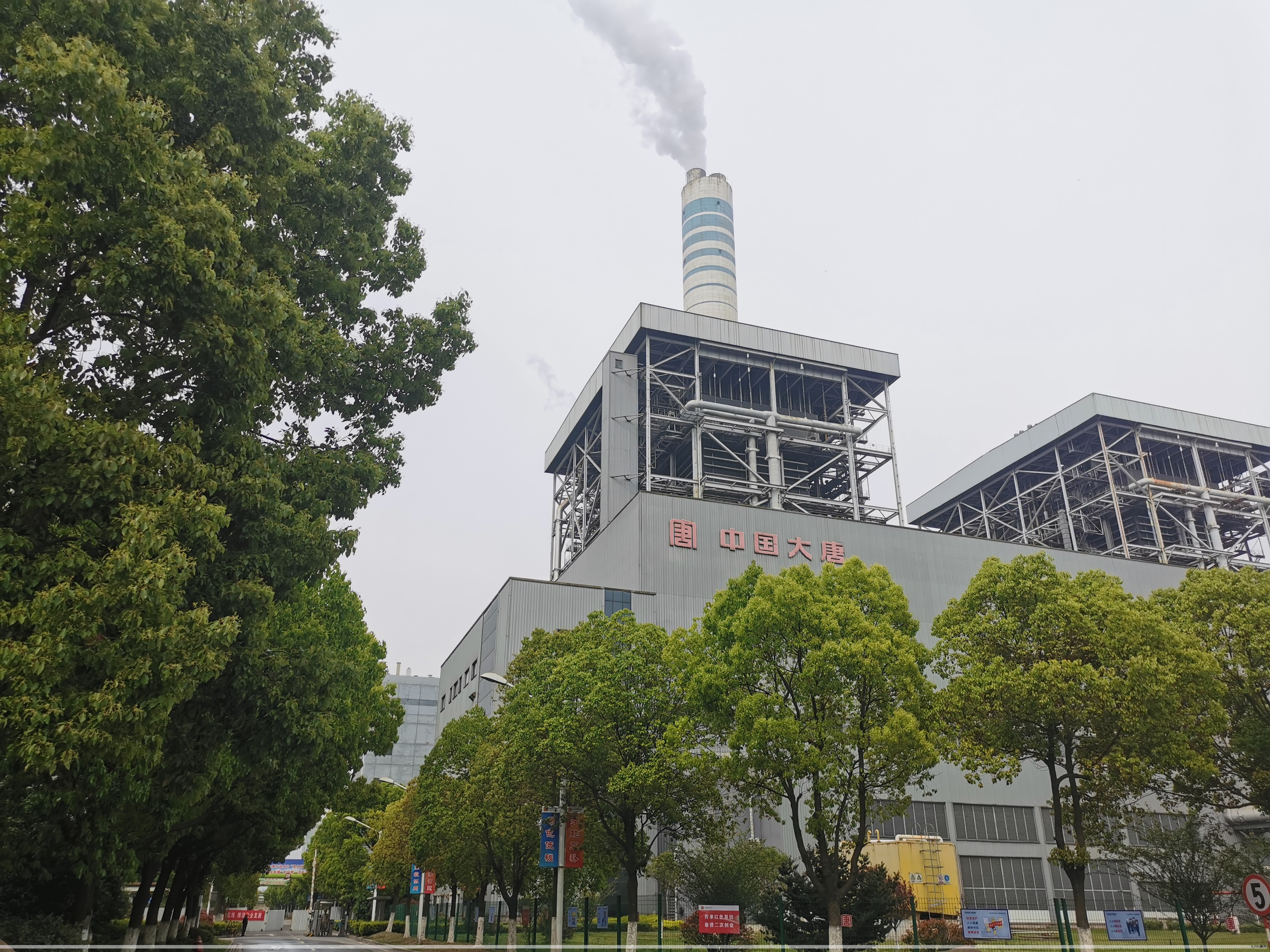 自人类开始大量使用化石能源以来,关于能源的纷争从未真正停止过,因为这是一个不可持续、越用越紧张的买卖。 自人类开始大量使用化石能源以来,关于能源的纷争从未真正停止过,因为这是一个不可持续、越用越紧张的买卖。