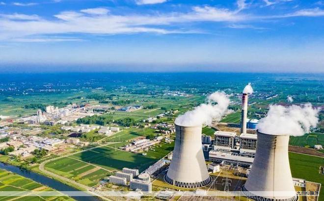 光伏发电是将太阳光转化为电能的清洁能源,实际输出受多种因素影响。掌握这些关键因素,能提升发电效率并降低运维成本。以下六大因素尤为重要: 光伏发电是将太阳光转化为电能的清洁能源,实际输出受多种因素影响。掌握这些关键因素,能提升发电效率并降低运维成本。以下六大因素尤为重要: