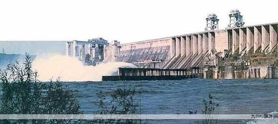 核能的应用正在超越发电领域,涵盖供热、供汽、制氢、海水淡化,甚至用于医用同位素治疗癌症等多种场景。近年来我国在核能综合利用方面加速推进,维度与广度持续扩展,成为推动能源结构升级的重要支撑。 核能的应用正在超越发电领域,涵盖供热、供汽、制氢、海水淡化,甚至用于医用同位素治疗癌症等多种场景。近年来我国在核能综合利用方面加速推进,维度与广度持续扩展,成为推动能源结构升级的重要支撑。