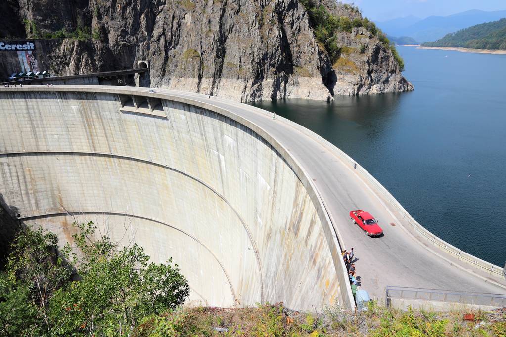 公司主营业务涉及电力生产、生产制造加工业