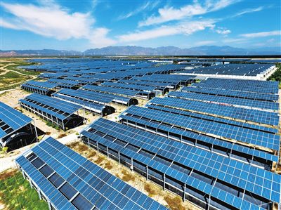 其中的许多人会选择一台入门级的智能电视或智能投影