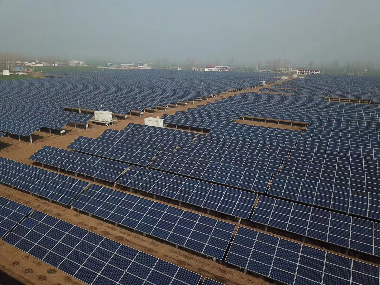 全球年均光伏新增装机规模为725GW至870GW