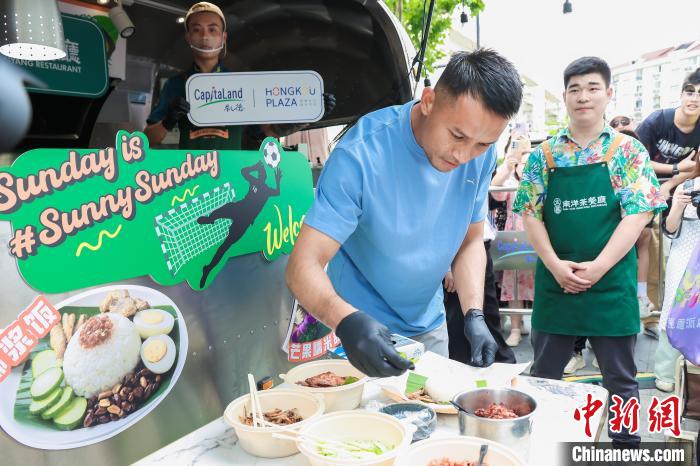 新加坡门将桑尼在上海走红，回应称“我的职责