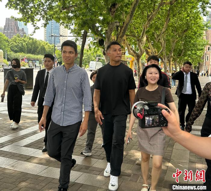 新加坡门将桑尼在上海走红，回应称“我的职责