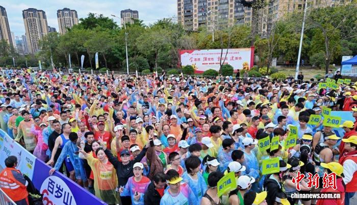 14000跑者齐聚莆田 木兰溪畔上演山海马拉松盛宴