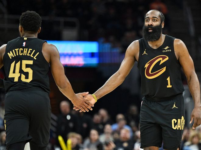 哈登掌控全局 骑士逆转鹈鹕赢下关键战役