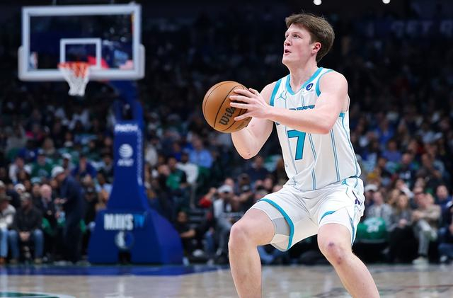 新秀克尼佩尔领跑三分榜 233记三分逼近历史纪录