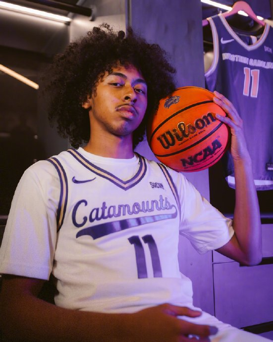 18岁中国篮球新星朱正承诺加盟西卡罗莱纳大学