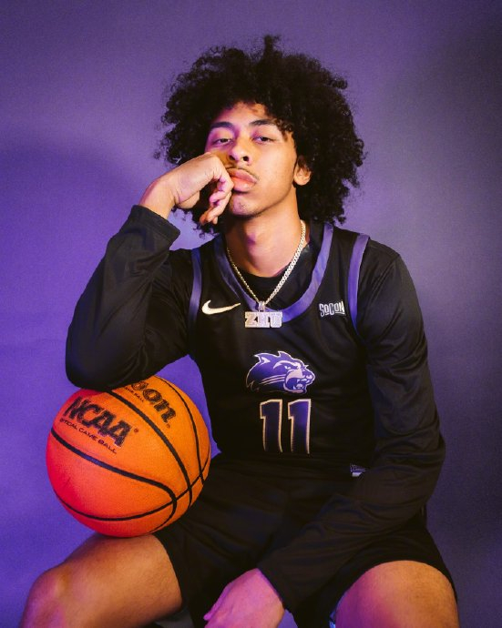 18岁中国篮球新星朱正承诺加盟西卡罗莱纳大学