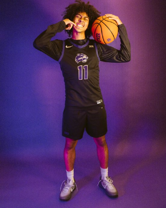 18岁中国篮球新星朱正承诺加盟西卡罗莱纳大学