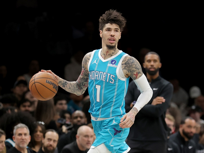 拉梅洛·鲍尔超越理查德森跻身黄蜂队史三分榜前