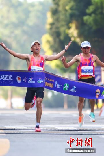 12000跑者竞速岭南古郡 梧州半程马拉松融合文化